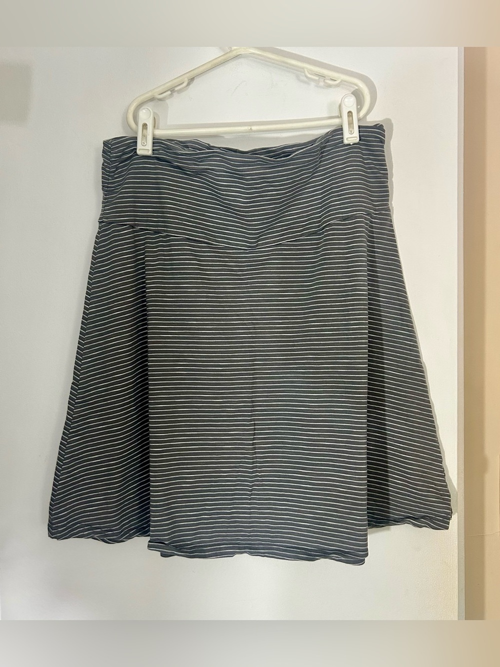 Toad&Co Chaka Organic Cotton Blend Gray and White Striped A-Line Skirt, Medium